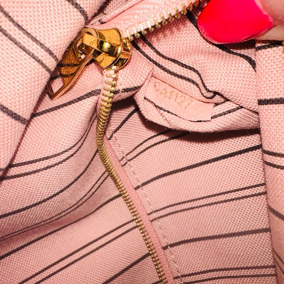 Louis Vuitton Blush Pink empreinte Backpack - Picture 7 of 13